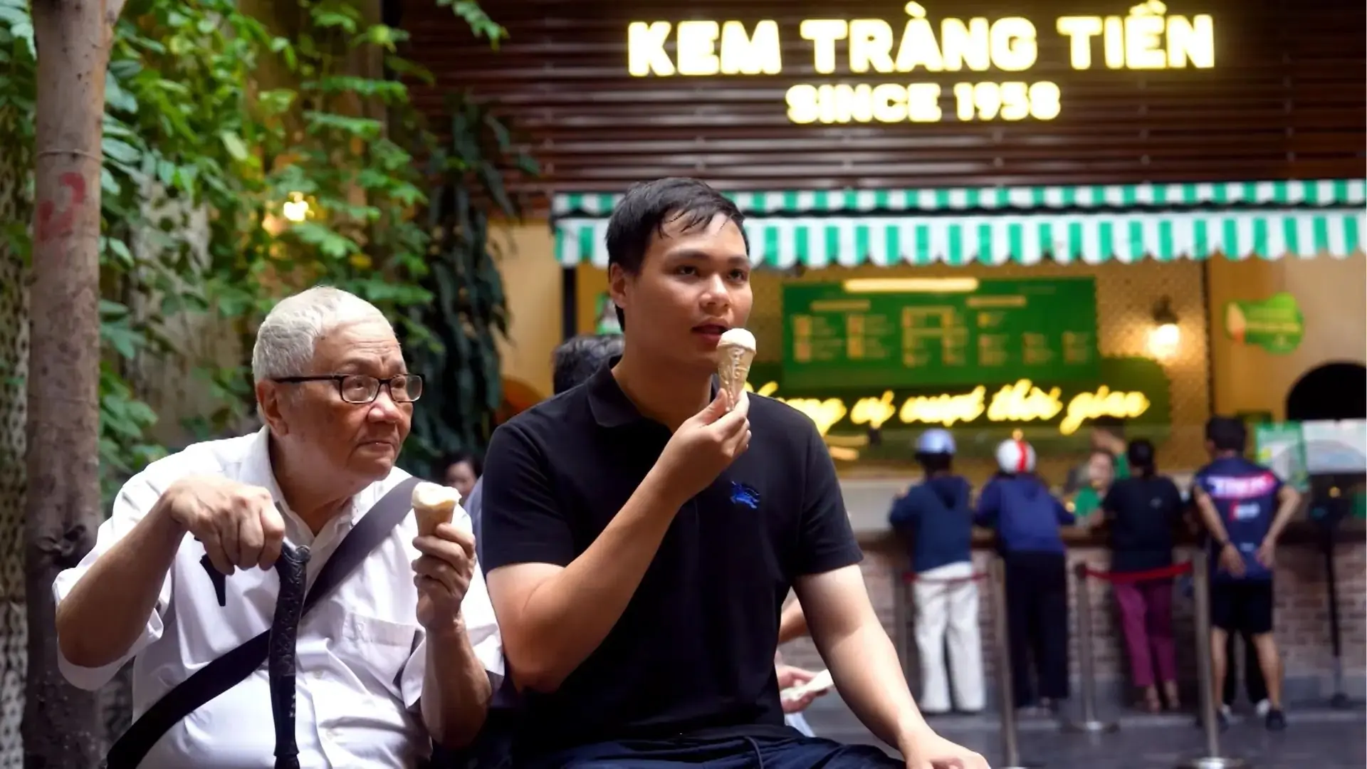 Ăn kem Bờ Hồ | Hà Nội đến để yêu | 21/09/2025